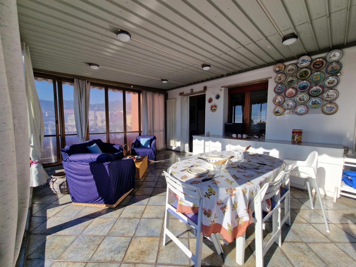 Апартаменты Via Alberti Terrazza Vista Aperta- Free Parking Пьетра-Лигуре Экстерьер фото