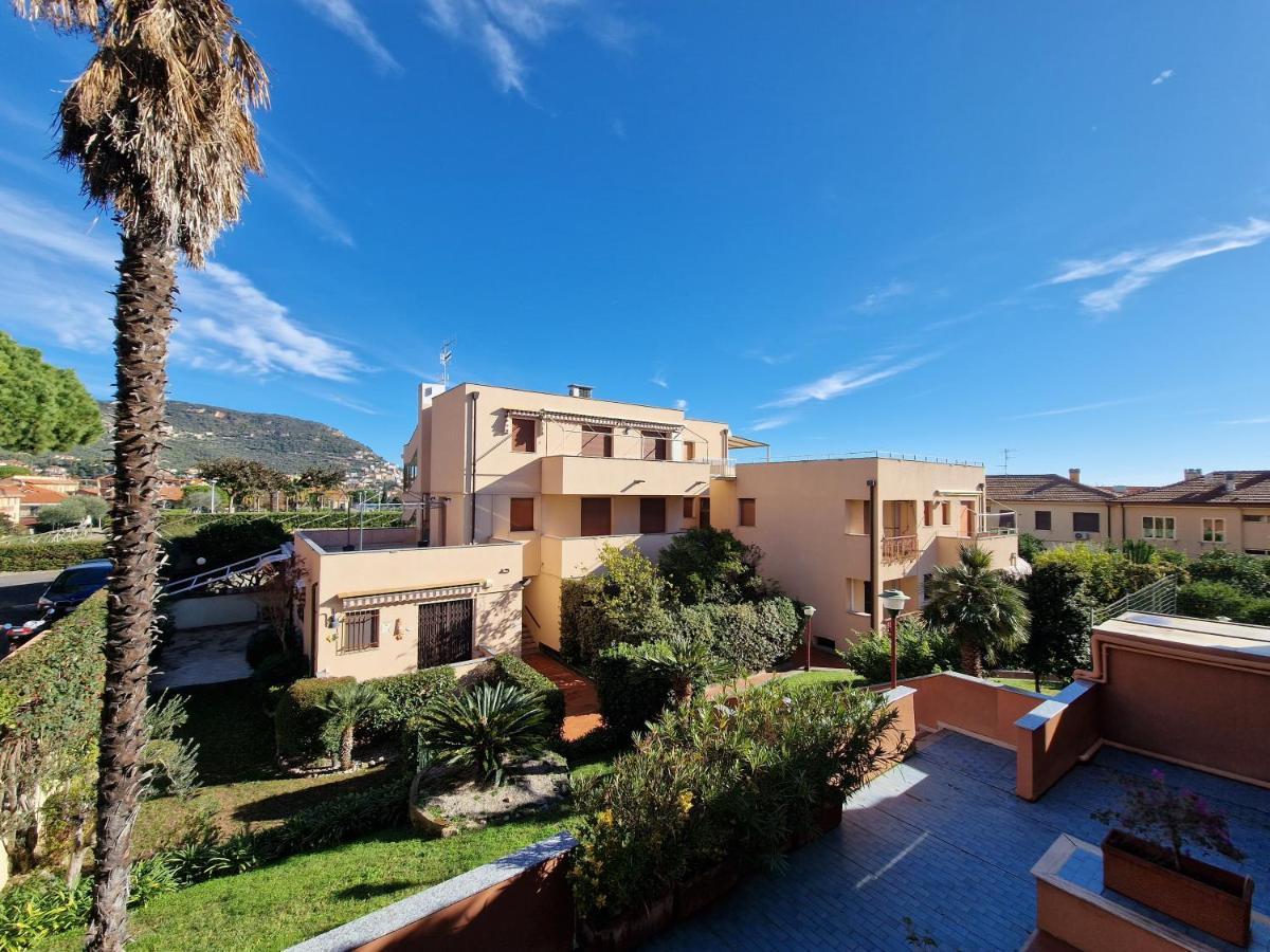 Апартаменты Via Alberti Terrazza Vista Aperta- Free Parking Пьетра-Лигуре Экстерьер фото